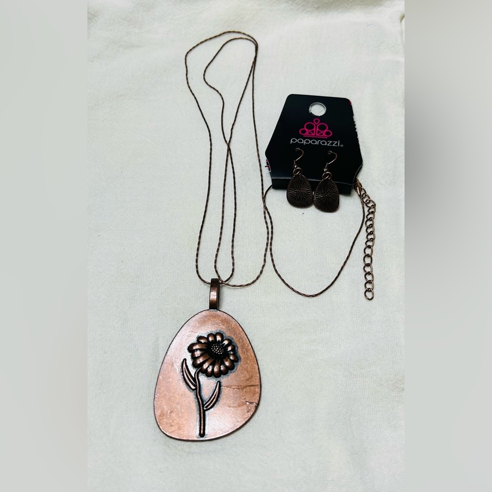 Paparazzi Sunflower shift 32” necklace & dangle earrings.  NWT
